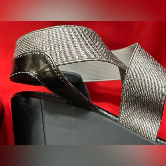 Charles David women’s metallic wedge - Picture 4 of 6